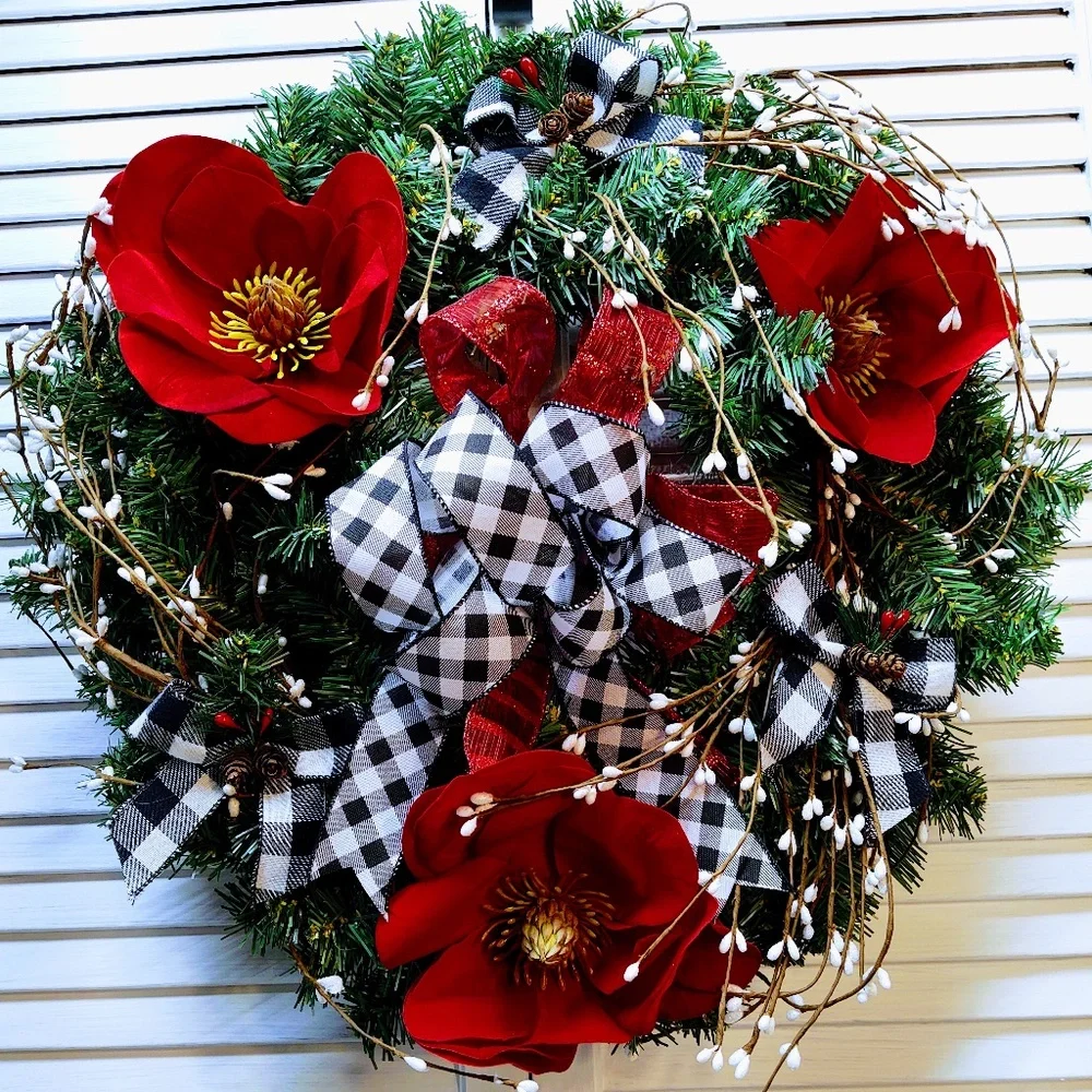 HAND CRAFTED CHRISTMAS MAGNOLIA WREATH 20